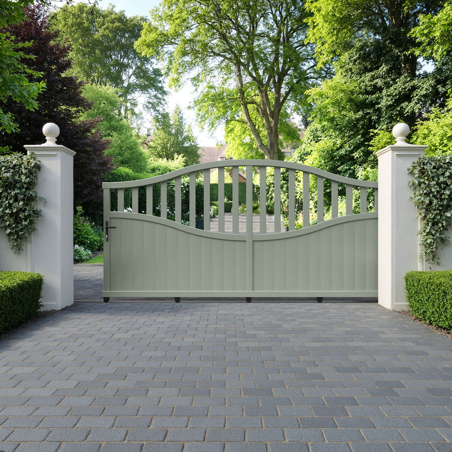 Bramble Aluminium Sliding High Middle Driveway Gate