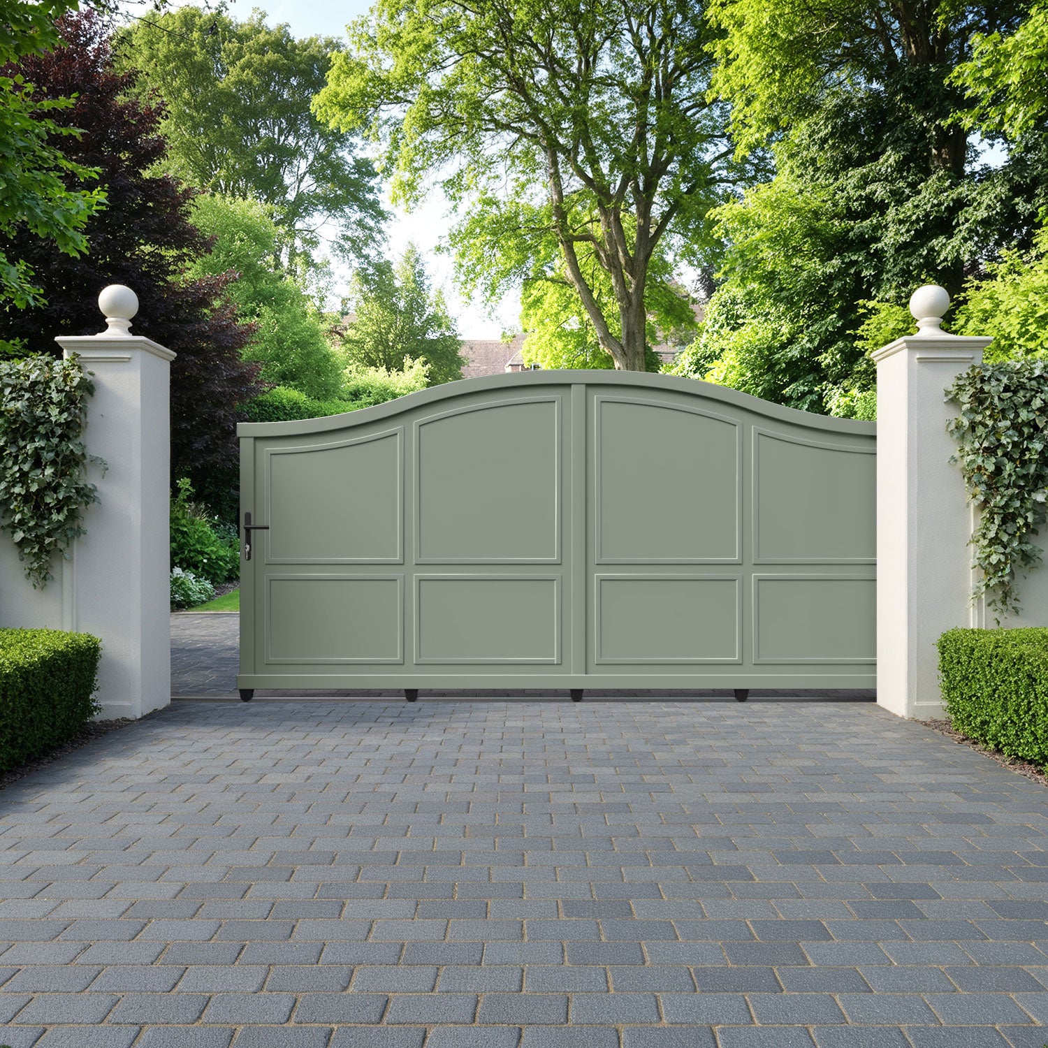 Cotswold Aluminium Sliding High Middle Driveway Gate