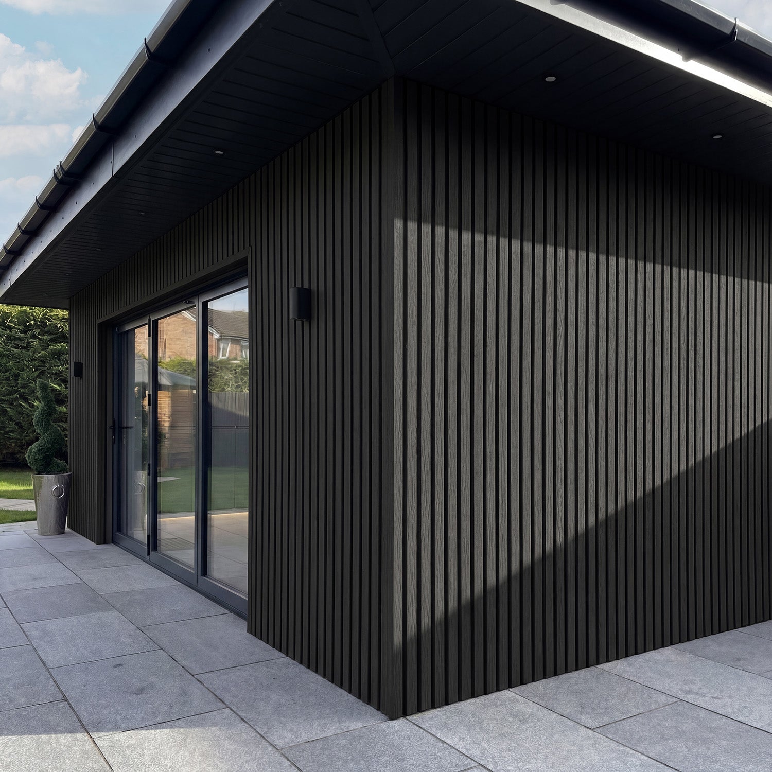 Dark grey slat wall (1 sq/m)