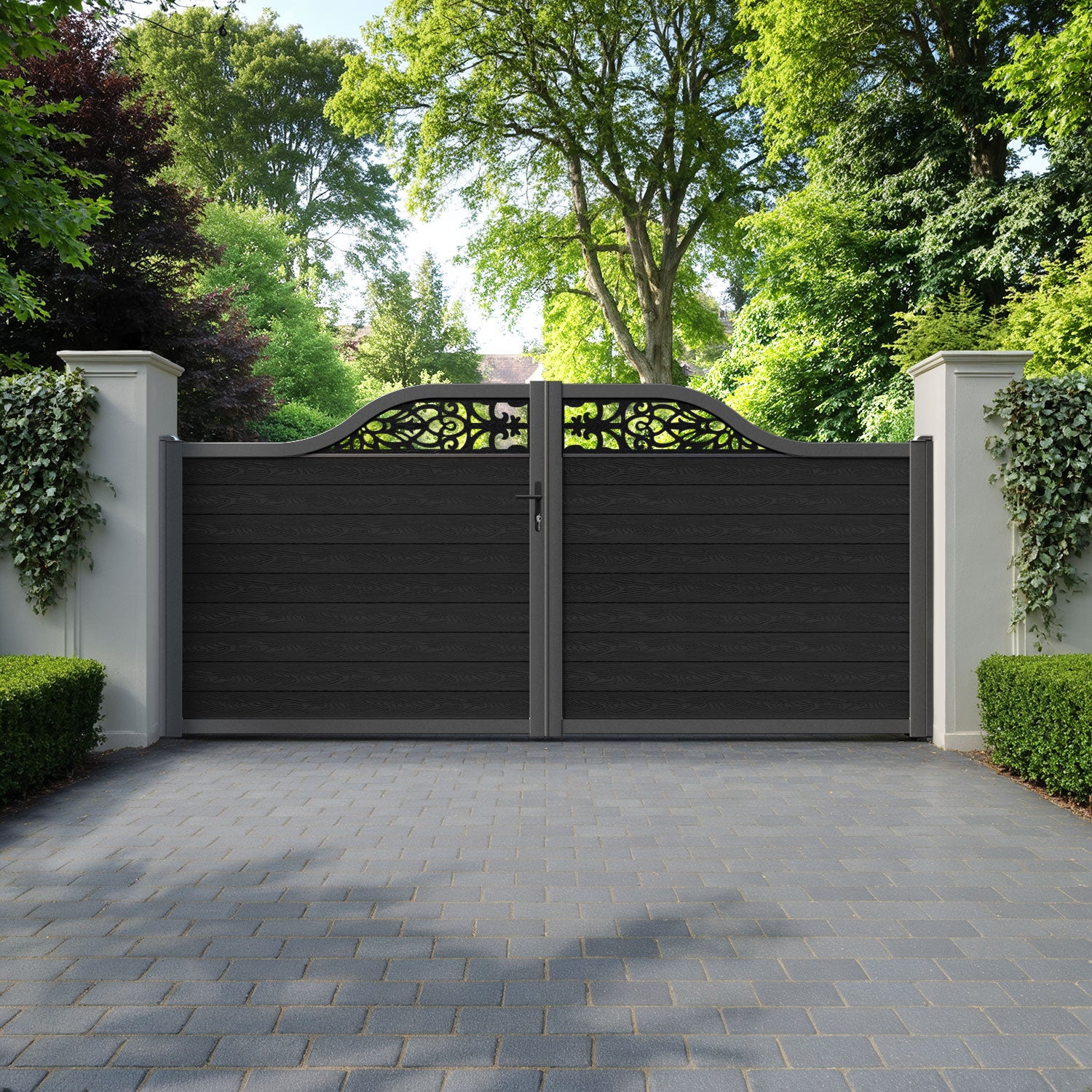 Classic Windsor Curved Top Driveway Gate - Black - Top Screen