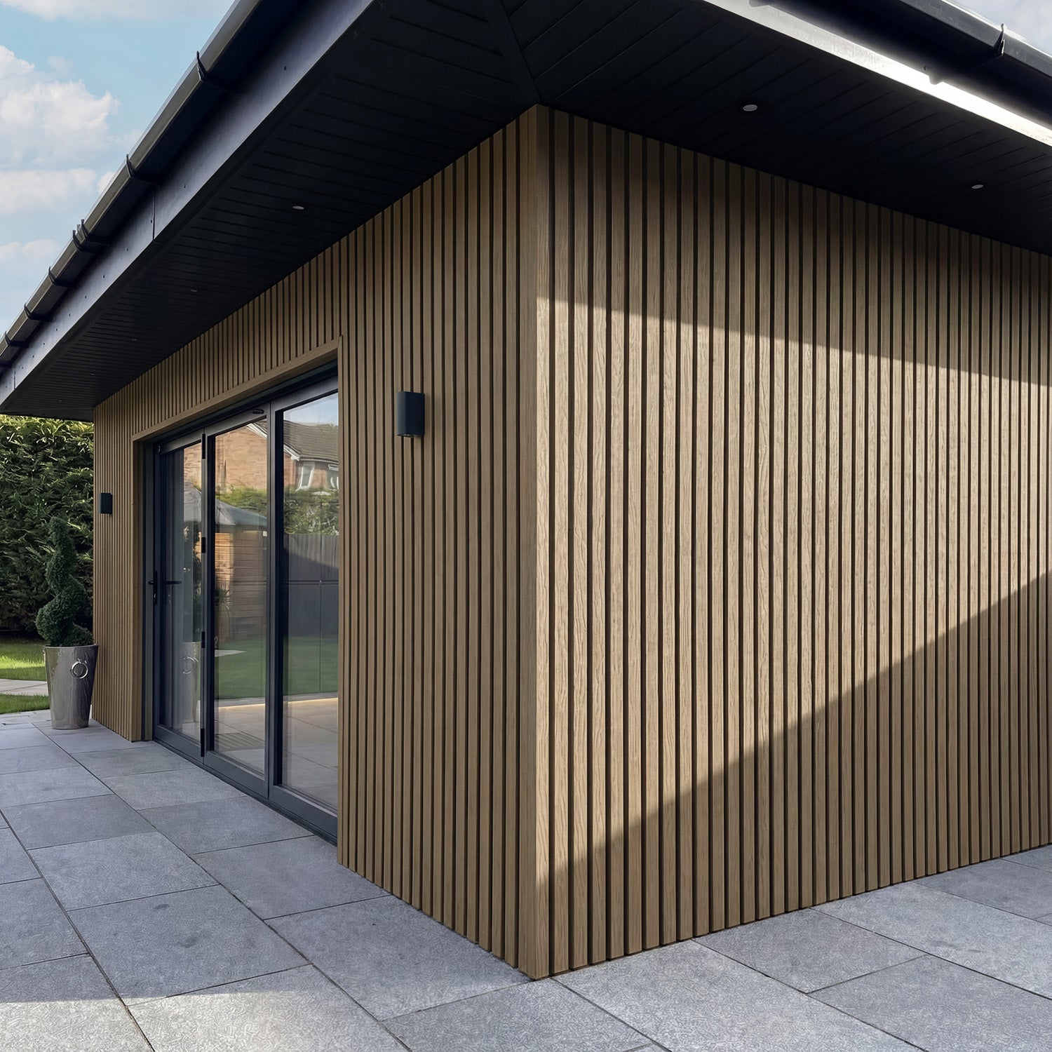 Light oak slat wall (1 sq/m)