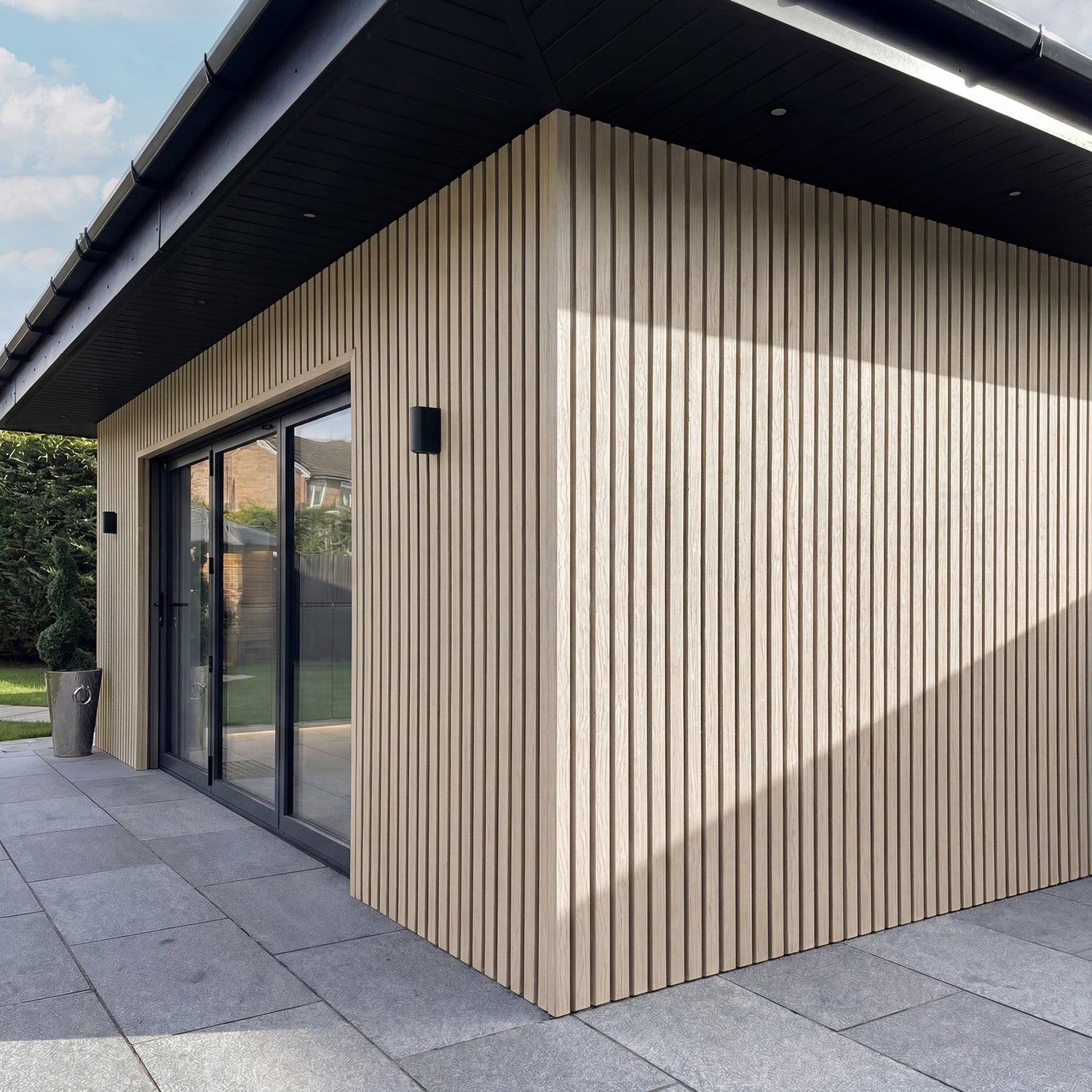 Light stone slat wall (1 sq/m)