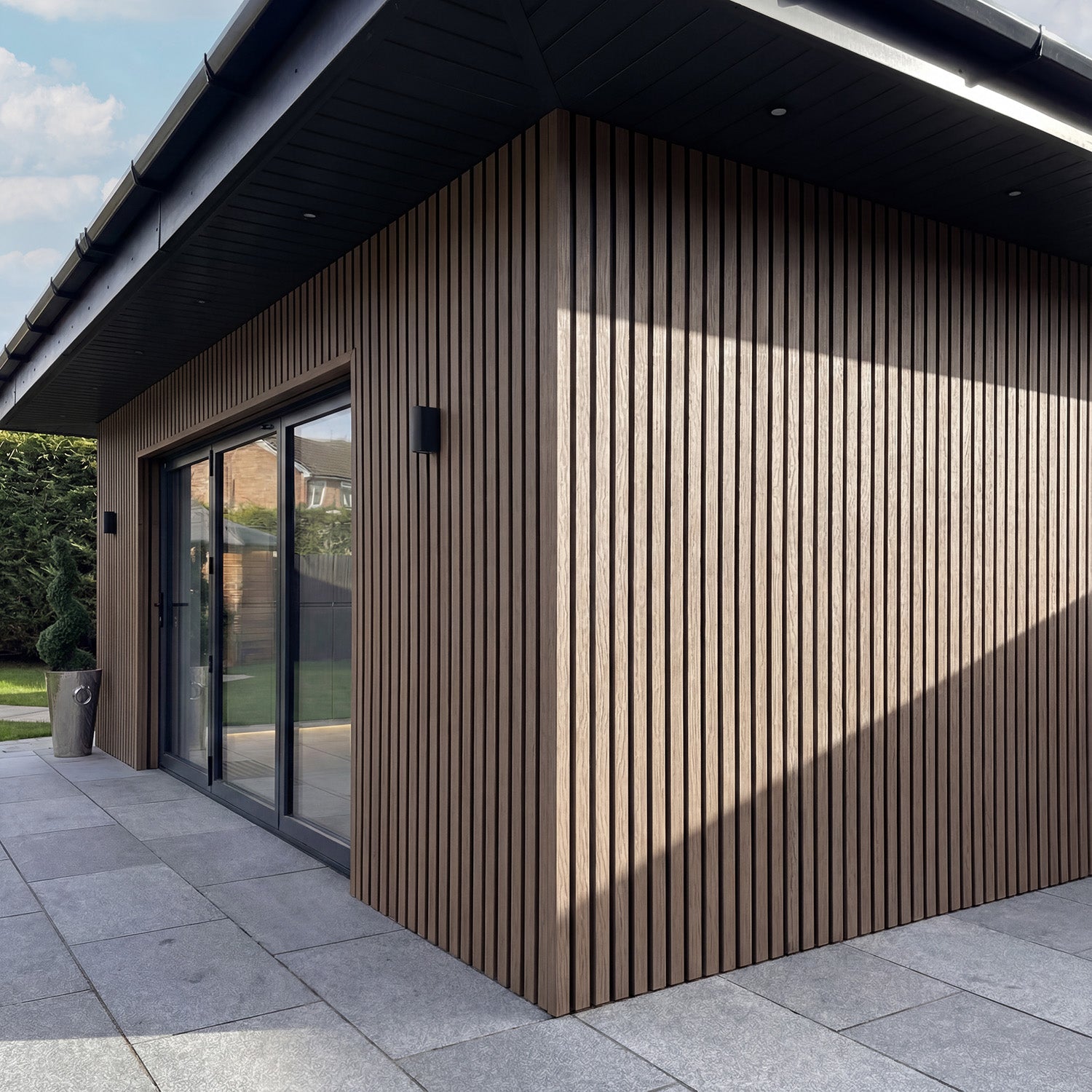 Mid Brown slat wall (1 sq/m)